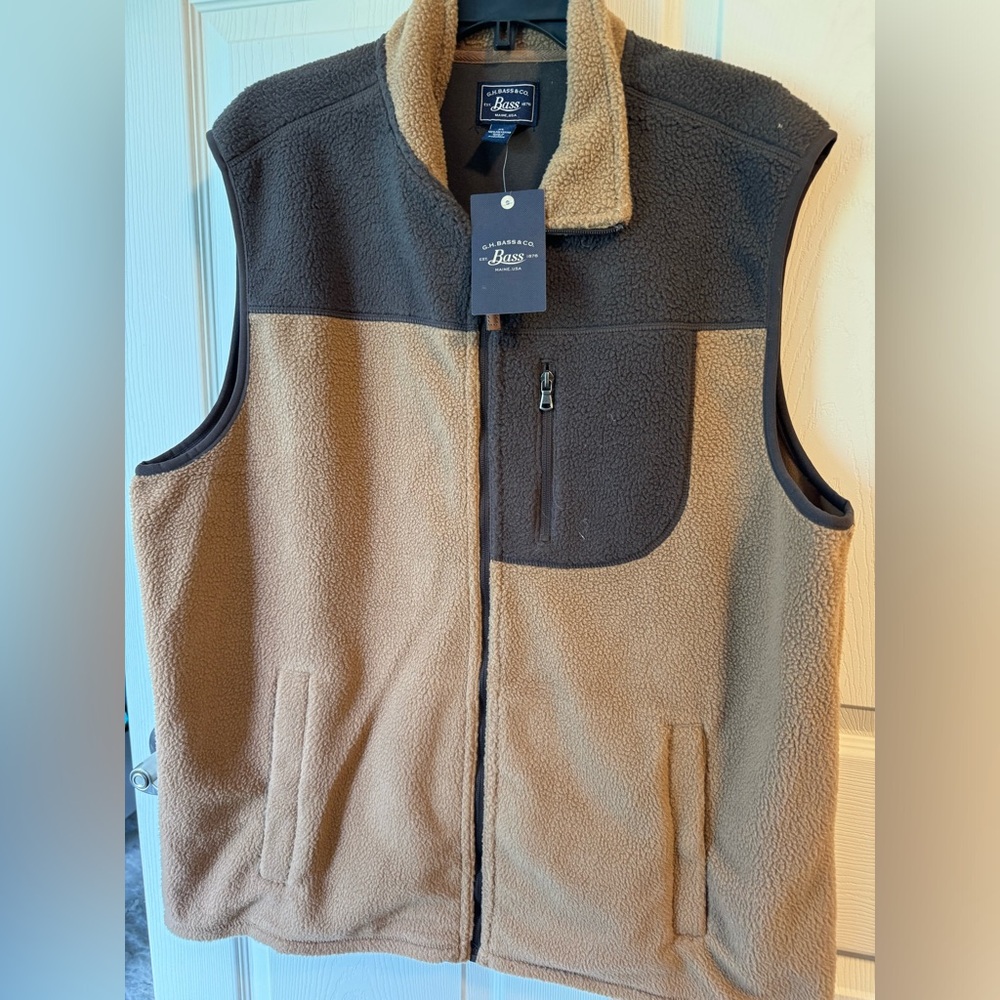 A brown and grey BRAND NEW jacket from Bass&co size XL